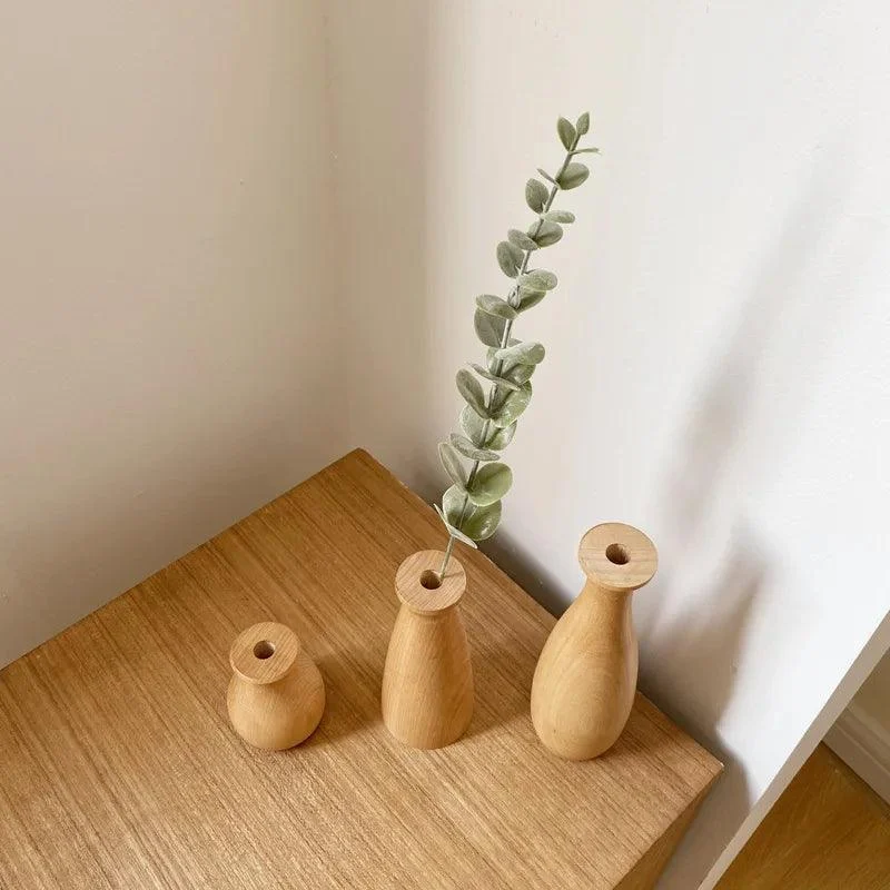 Nordic Wood Bloom: Minimalist Vase for Stylish Plant Arrangements -