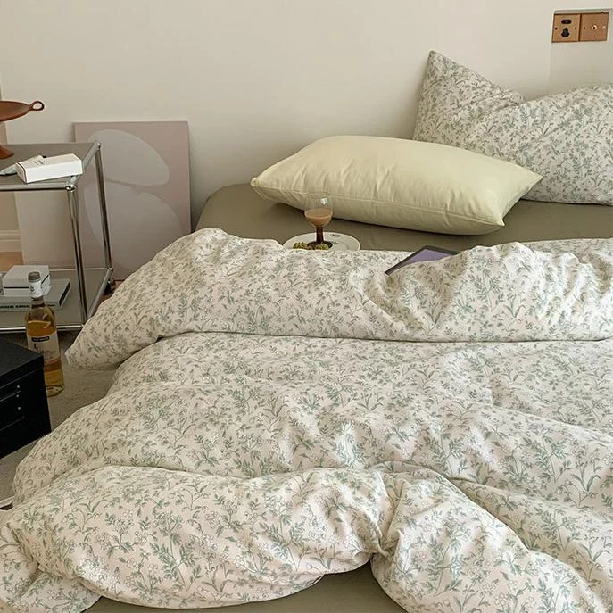 Olivecolorfloraldreamybeddingsetinaestheticvintagebedroom7