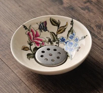 Oriental-Inspired Soap Dish with Drainage Feature -