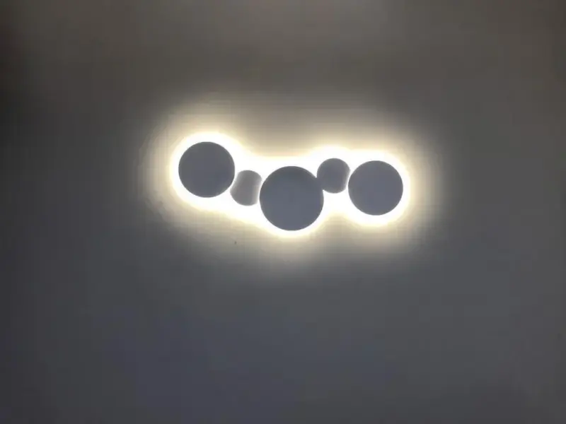 PUCK WALL ART Fluorescent wall light