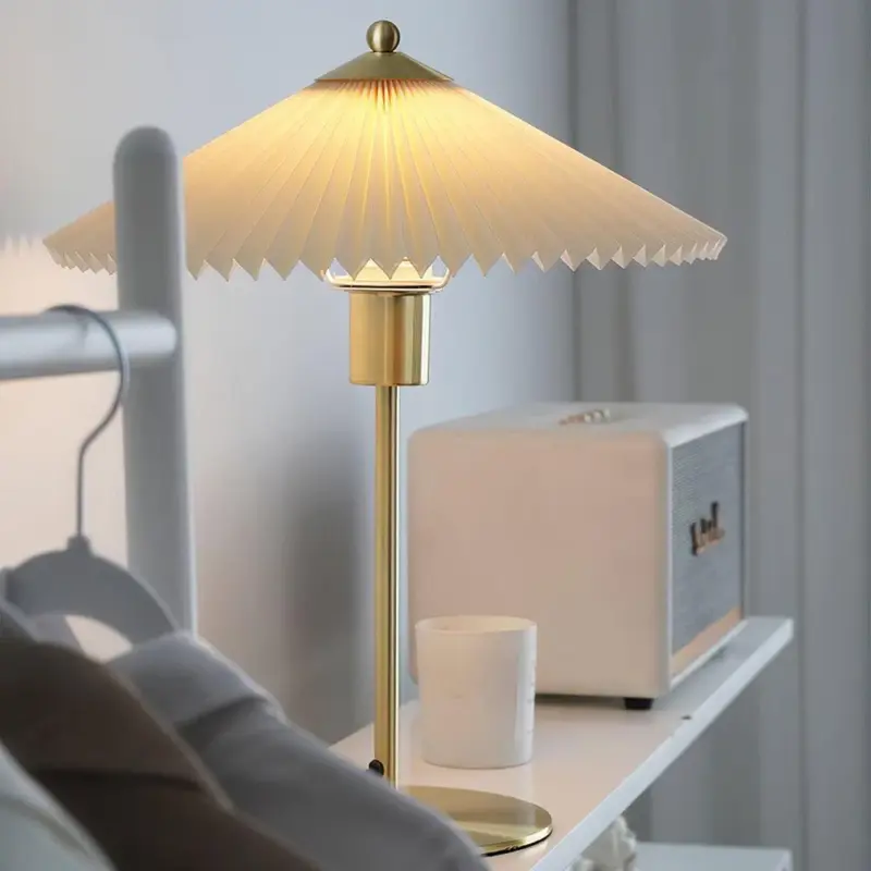 Perla Pleated Table Lamp
