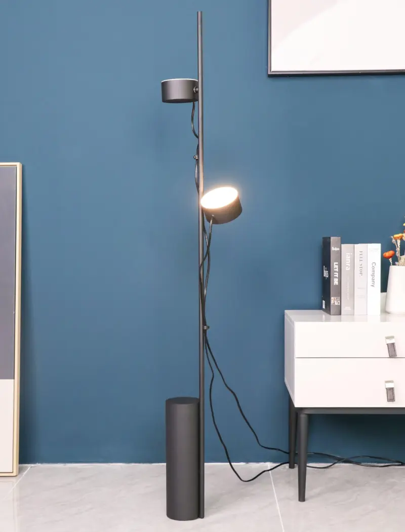 PostFloorLamp