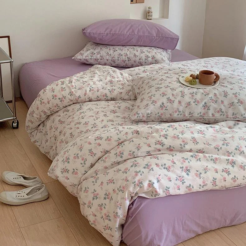 Purplebedsheetswithcuteroseprintduvetcoverinsoftpastelbedroom17