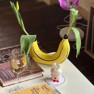 Quirky Nordic Resin Banana Vase for Dried Flowers - ISTANBULLU LTD