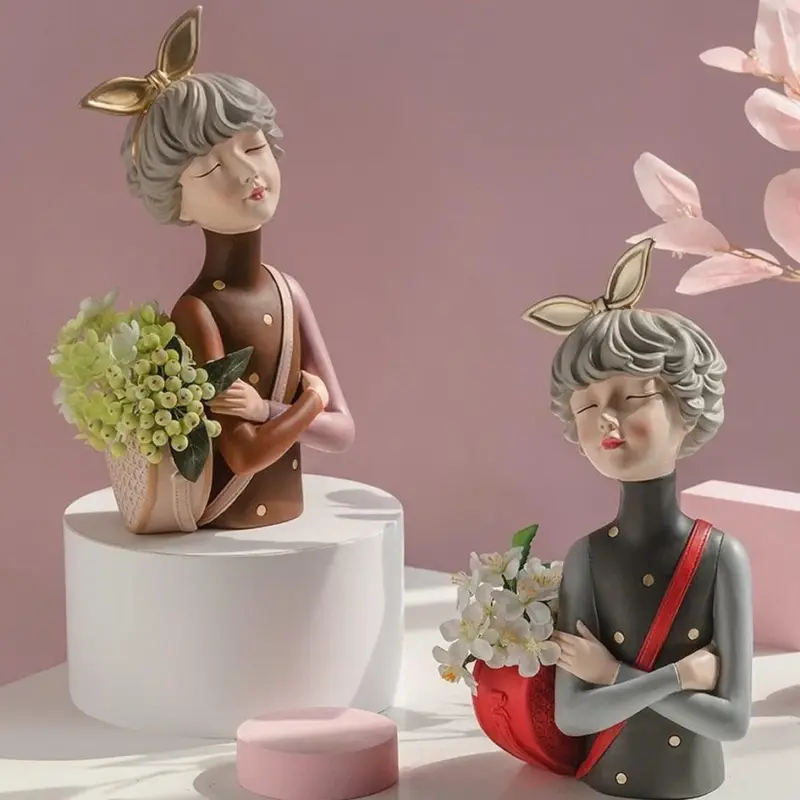 RetroModernLadyDecorativeVase Homeko3