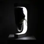 Schwebendes LED Schuhdisplay Minimalistische Tischlampe