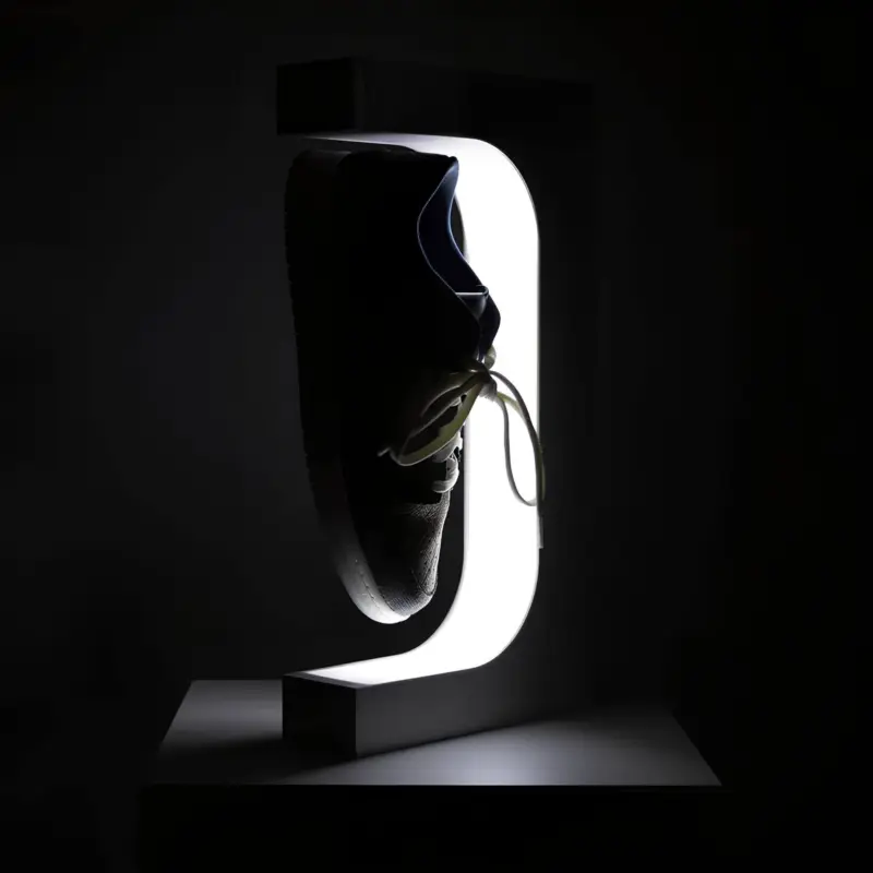Schwebendes LED Schuhdisplay Minimalistische Tischlampe