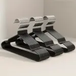Slaapkamer.Kleerhangers.4