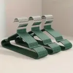 Slaapkamer.Kleerhangers.5