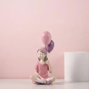 Street Art Balloon Girl Figurine