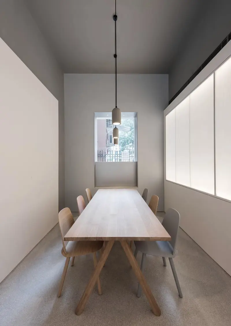 U Concrete pendant