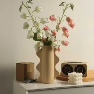 Scandi Funky Ceramic Curve Vase - ISTANBULLU LTD