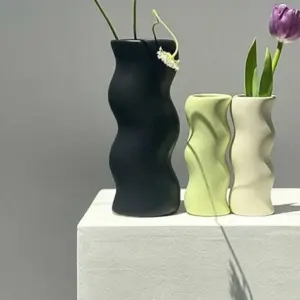 Wavy Glazed Ceramic Vase - ISTANBULLU LTD