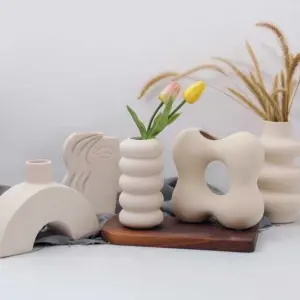 White Rough Ceramic Abstract Vase - ISTANBULLU LTD