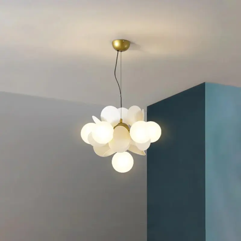 Chandelier 2 0a9723e1 a489 4e33 a536 6076bce906e2