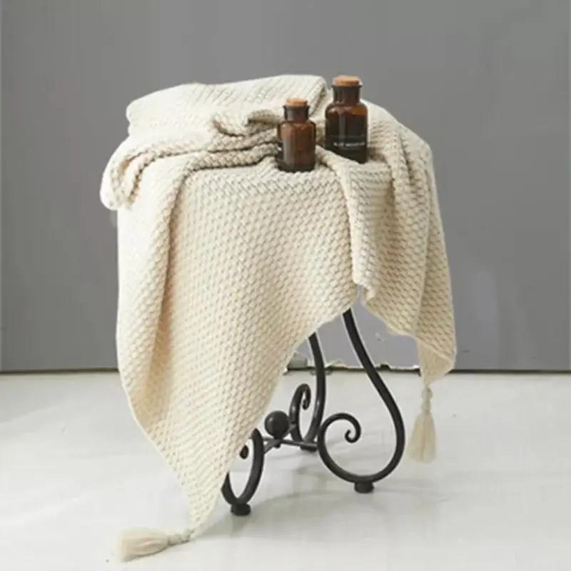 Cosy woollen knitted tassel sofa blanket