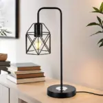 Industrielle schwarze metall tischlampe peru