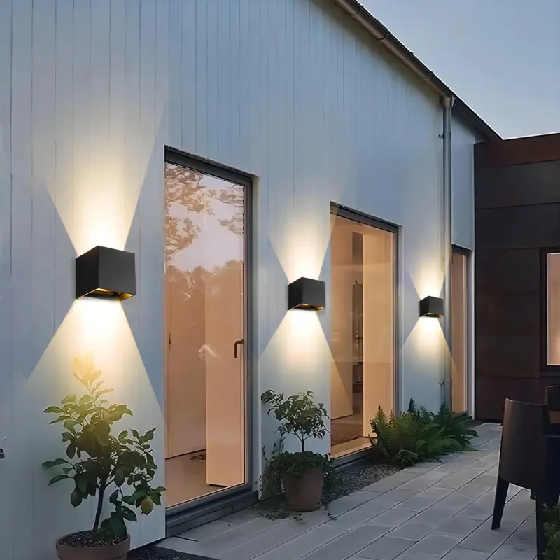 Led wuerfel wandlampe modern stilvoll 6W warmweiss aluminium energiesparend xLumina