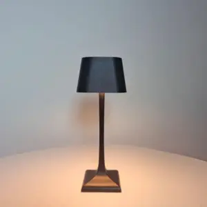 Homeko - Square LED USB Desk Lamp
