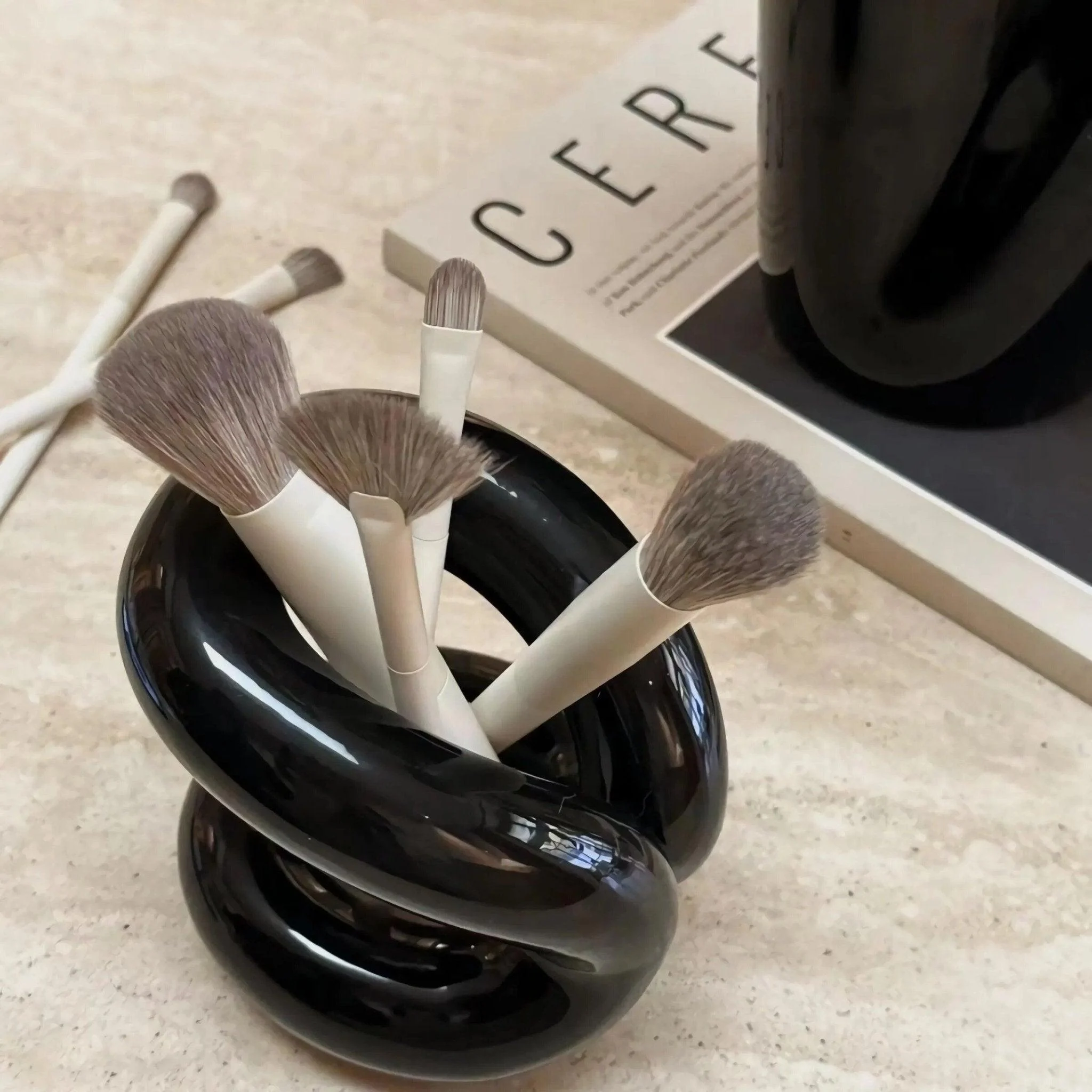 Minimal Abstract Makeup Brush Holder 152452