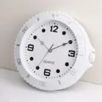 Minimal quartz design wall clock