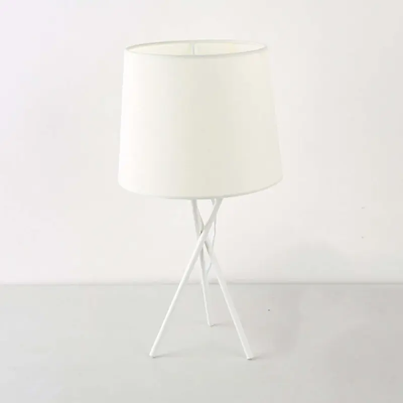 Minimalistische tischlampe mit stoffschirm modern elegant nachtlicht xlumina