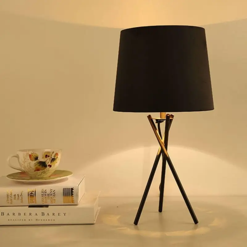Minimalistische tischlampe mit stoffschirm modern elegant nachtlicht xlumina