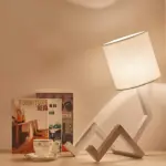 nordiclight-skandinavische-tischleuchte-mit-integrierter-buecherablage-holz-metall-design-wohnzimmer-buero-xlumina3 Nordiclight skandinavische tischleuchte mit integrierter buecherablage holz metall design wohnzimmer buero xlumina3