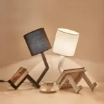 nordiclight-skandinavische-tischleuchte-mit-integrierter-buecherablage-holz-metall-design-wohnzimmer-buero-xlumina4 Nordiclight skandinavische tischleuchte mit integrierter buecherablage holz metall design wohnzimmer buero xlumina4