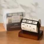 Perpetual wheel desk calendar