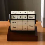 Perpetual wheel desk calendar