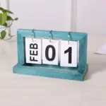Perpetual wooden flip display calendar