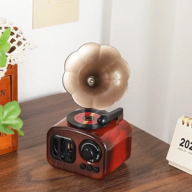 retro-gramophone-music-box-patchandbagel-630366 Retro gramophone music box patchandbagel