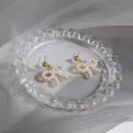 Shell shaped white ceramic jewellery tray