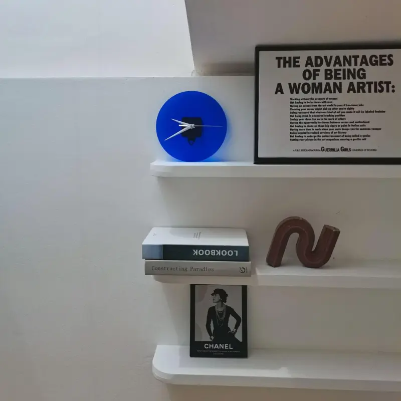 Simple modern blue living room desk clock