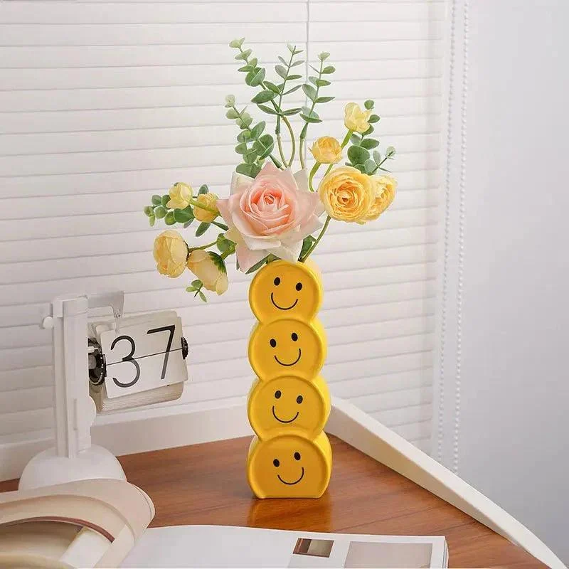 Smiling Faces Ceramic Vase With Artificial Flowers 591554