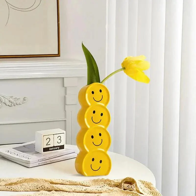 Smiling Faces Ceramic Vase With Artificial Flowers 640006