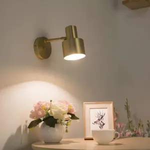 Homeko â Minimalist Pillar Wall Lamp in Gold Metal