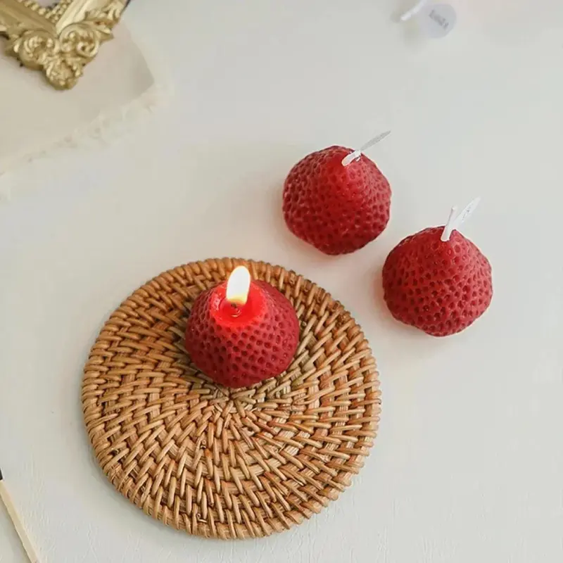 Strawberry scented aromatic candle