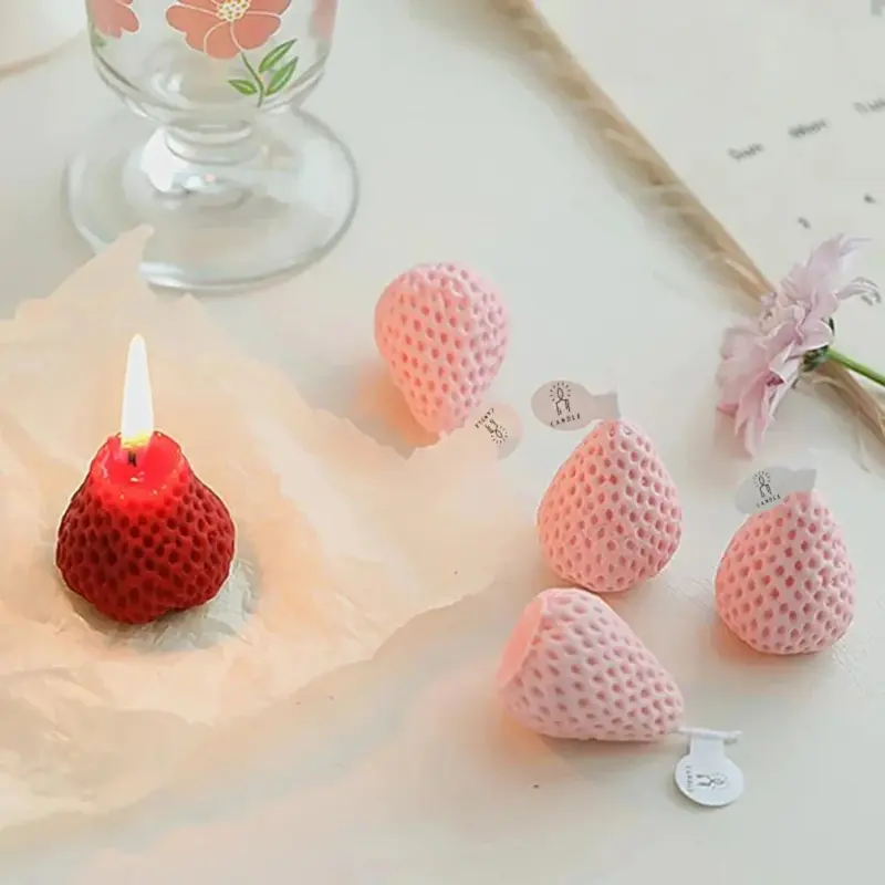 Strawberry scented aromatic candle