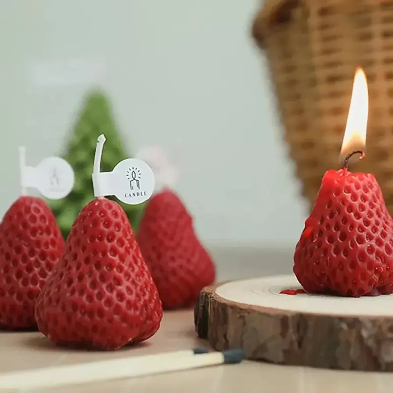 Strawberry scented aromatic candle