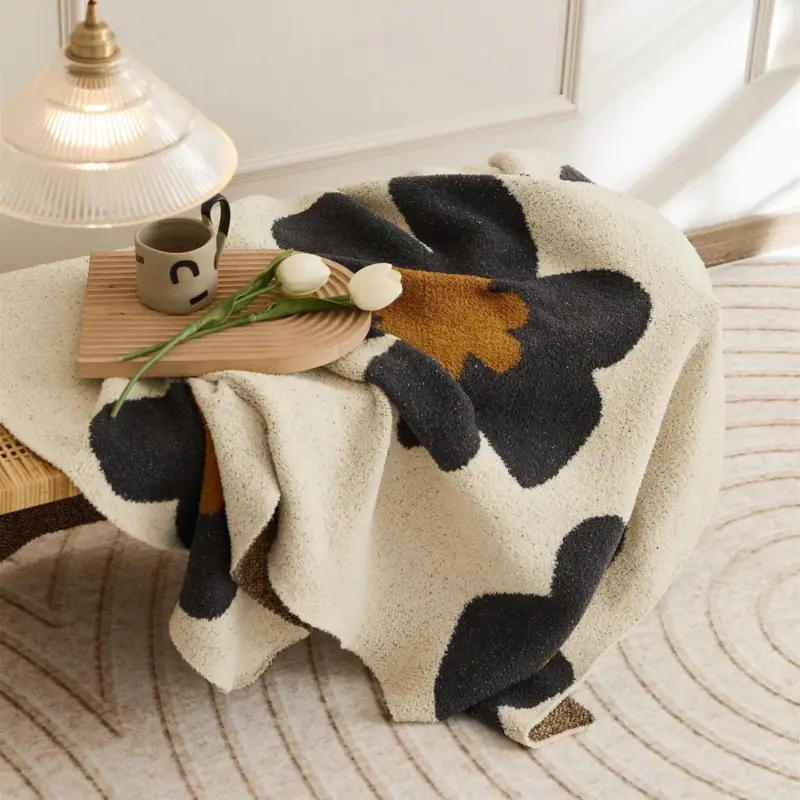 Super soft cosy floral pattern blanket