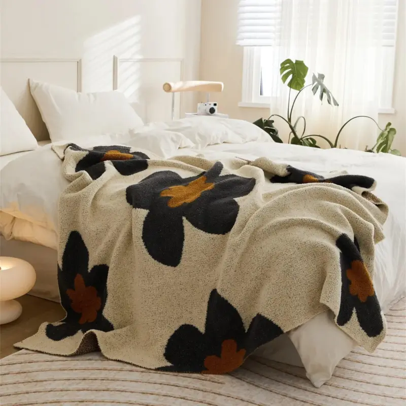 Super soft cosy floral pattern blanket