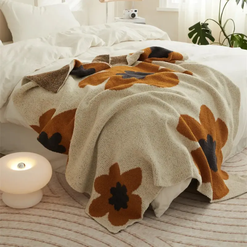 Super soft cosy floral pattern blanket