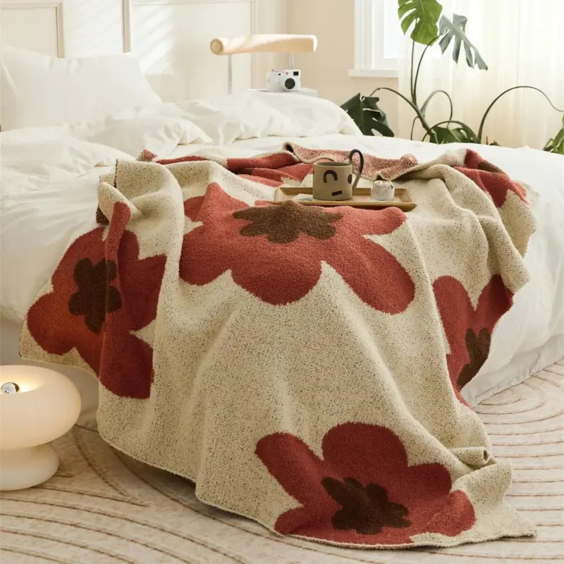 Super soft cosy floral pattern blanket