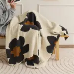Super soft cosy floral pattern blanket