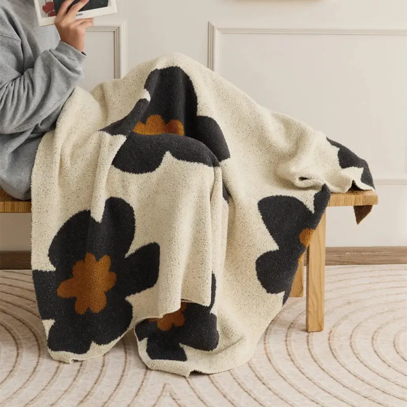 Super soft cosy floral pattern blanket
