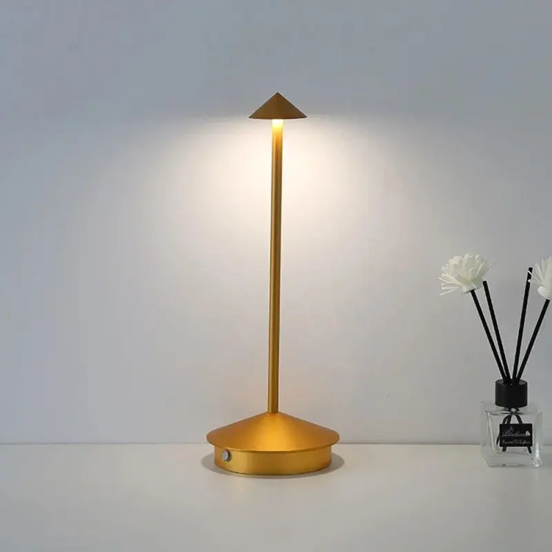 Triangle point dimming table lamp