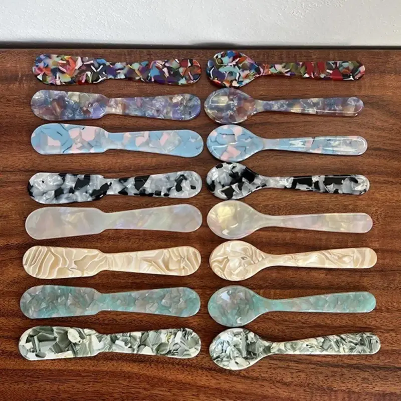 Two piece knife spoon cutlery set