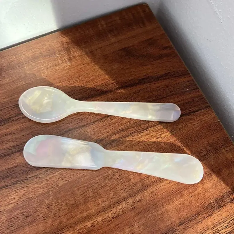 Two piece knife spoon cutlery set